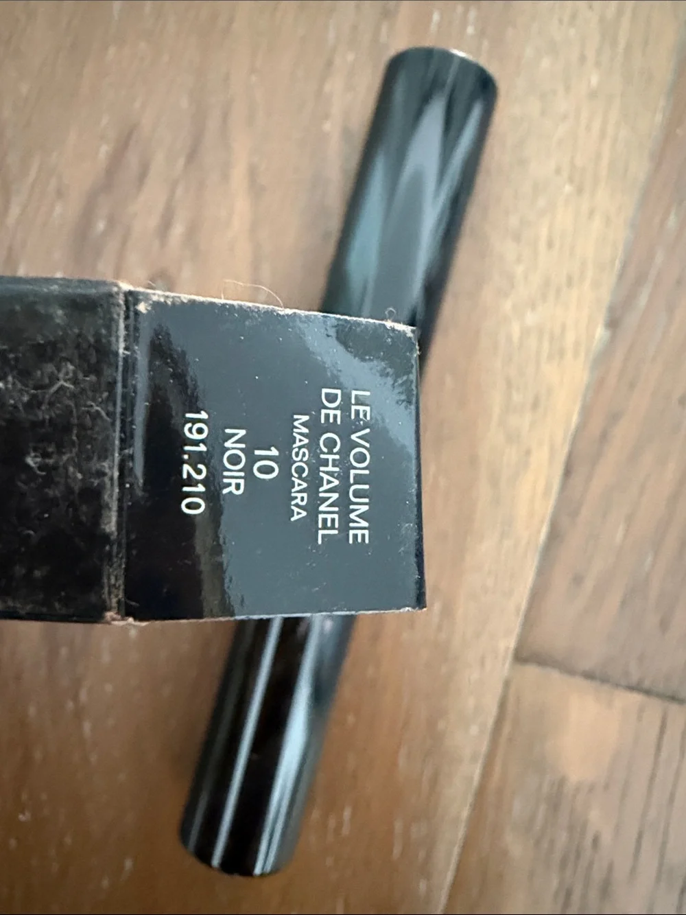 CHANEL Mascara Le Volume de Chanel in Noir – Black & Gold Packaging
